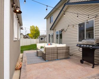 Gorgeous newly remodeled 4-bedroom home with game room in Caldwell, ID - Caldwell - Патіо