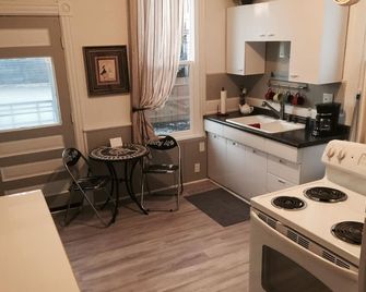 Historic Queen Anne Home In The Heart Of Port Huron - Port Huron - Кухня