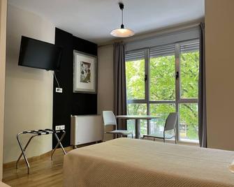Apartamentos León - León - Bedroom