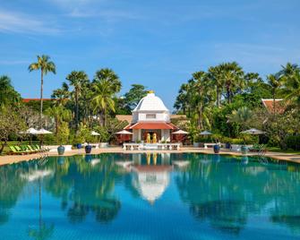 Raffles Grand Hotel d'Angkor Siem Reap - סיאם ריפ - בריכה