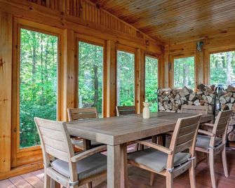 Steepletop: Nature Lover’s Paradise w/Rec Room - New Marlborough - Comedor