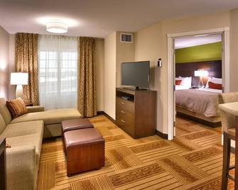 Spacious Suite With Free Breakfast + Wi-Fi | Great For Business! - Cheyenne - Soggiorno