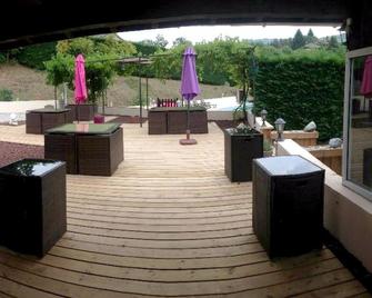 Logis Hotel Lescapade - Lamastre - Patio