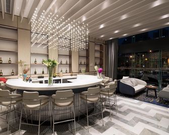 جولدن تيوليب شانغهاي راينبو - شنغهاي - بار