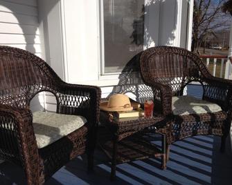 A Seafaring Maiden Bed and Breakfast - Granville Ferry - Patio