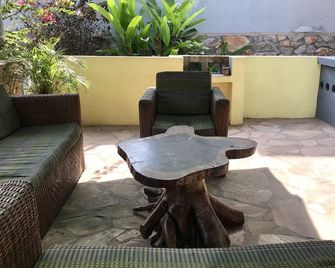 Omanye Lodge - Accra - Patio