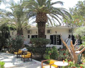 Eden Ios Rooms - Mylopotas - Patio