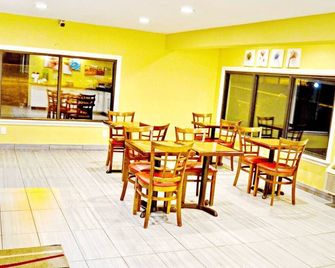 Flagship Inn And Suites - Groton - Restaurant
