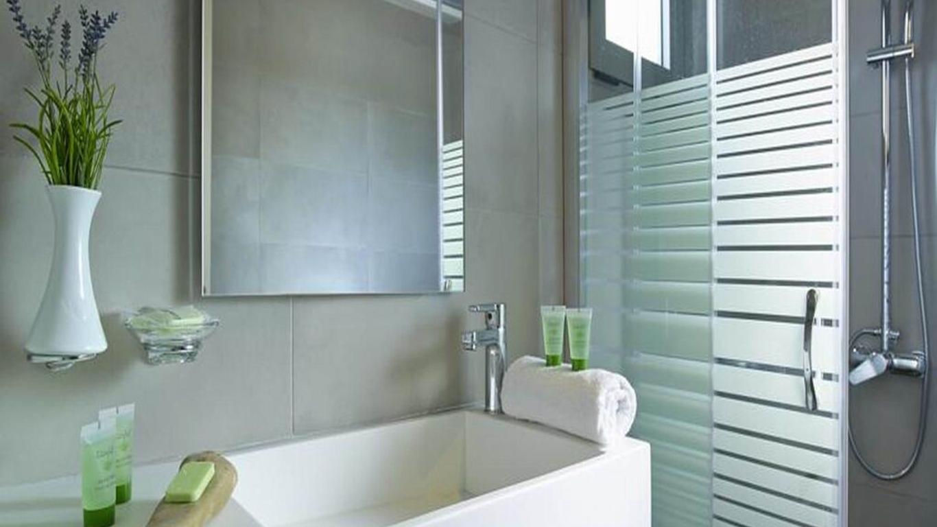Coriva Beach Hotel & Bungalows
