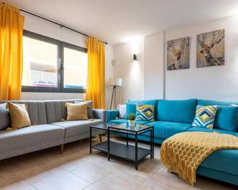 Casa Cotillo 13 next to Los Lagos Beach Highspeed Wifi - La Oliva - Living room