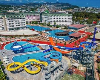 Grand Cortez Resort Hotel Spa - Konakli - 室外景