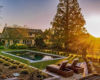 Charming Farmhouse Amongst The Vines - Healdsburg - Pool