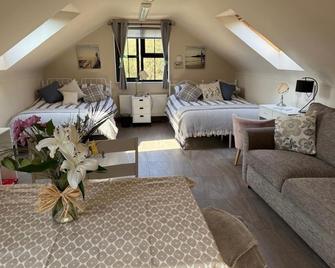 Cozy Studio-Omagh-Continental Breakfast Included - Omagh - Bedroom