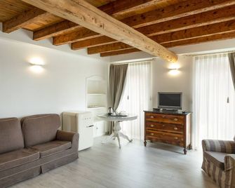 Hotel Villa Rosenhof 1893 - גארדונה ריביירה - סלון