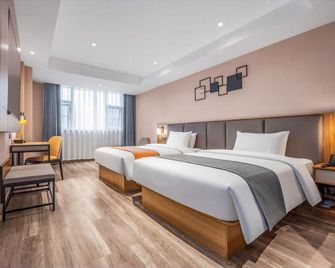 Homeinn Plus Hotel (Suining Central Business District Pedestrian Street) - Suining - Bedroom