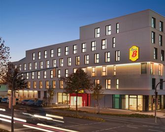 Super 8 by Wyndham Augsburg - Augsburg - Gebäude