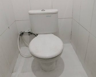 Hotel O Tamansari Guest House - Solo - Banheiro
