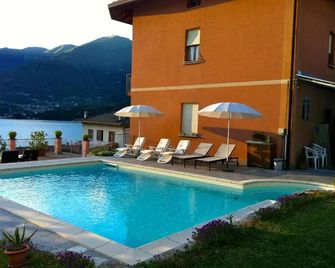 B&B Cherry En Rose - Lezzeno - Piscină
