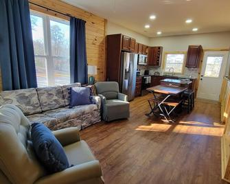 New cabin- access to horse trails, Pilot Mtn & Hanging Rock St. Pks - Pinnacle - Sala de estar