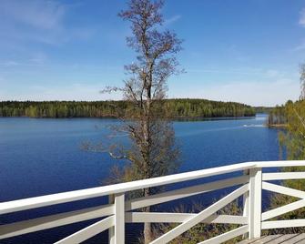 Comfortable cottage on a beautiful lake - Luumäki - Balcón