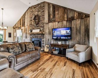 Brand New listing - Sunset Cabin - Hendersonville - Sala de estar
