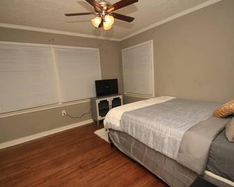 Home Sweet Home Bungalow - North Little Rock - Bedroom