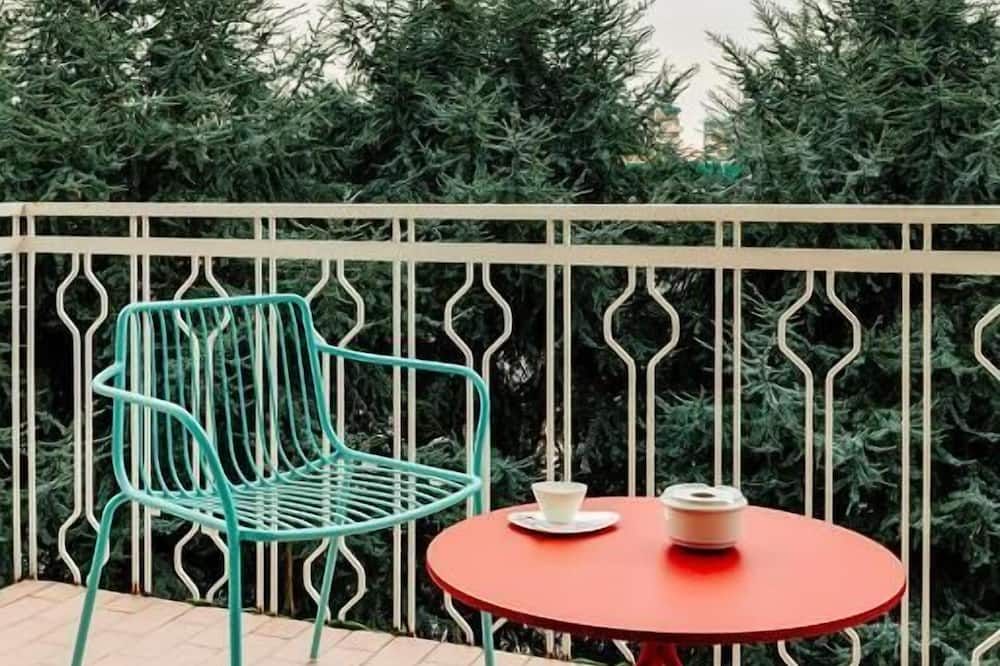 انجو آند ييف روومز