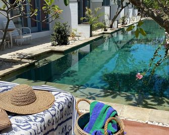 كوبواتو بوتيك آكوموديشن - Gili Trawangan - حوض السباحة