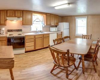 Spring Gulch Resort Campground - New Holland - Kitchen