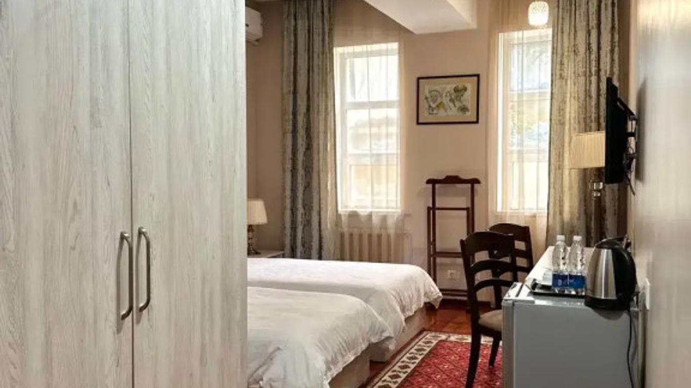 Soluxe Hotel