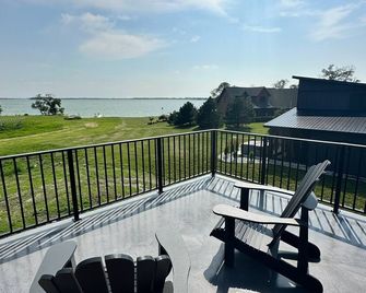 NEW construction 3-bedroom cabin at beautiful Lake Albert with lake access - Arlington - Balcón