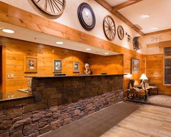 Best Western Plus Crossroads Inn & Suites - Zion Crossroads - Front desk