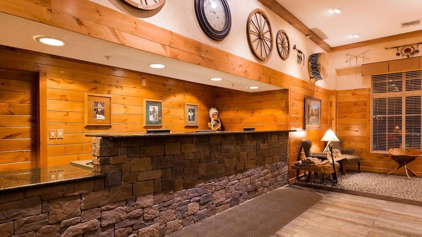 Best Western Plus Crossroads Inn & Suites