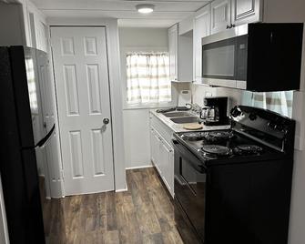 Island Palms Cabin 3 - Grand Isle - Kitchen