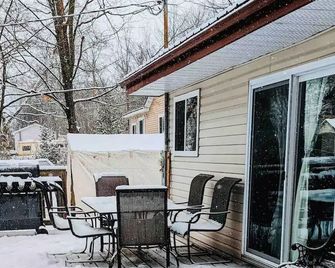 Beautiful Cottage 14'ft Swim Spa, Sauna - Bailieboro - Patio