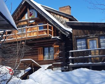 Le Temps Perdu: 88 Acre Wilderness Park between Historic Westport and Perth - Westport - Building