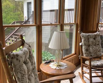 New River Gorge gem, conveniently located for all activities. - Edmond - Balcony
