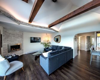 Qualicum Beach Ocean Suites - Qualicum Beach