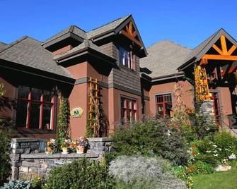 Buffaloberry Bed and Breakfast - Banff - Bâtiment