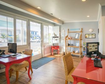 Beach Street Inn and Suites - Santa Cruz - Living room