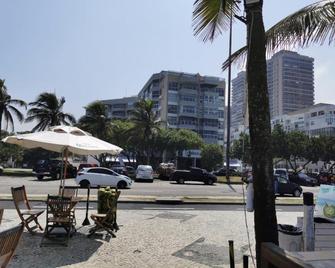Apartamento frente mar, Posto 5 - Barra da Tijuca - Rio de Janeiro - Pátio