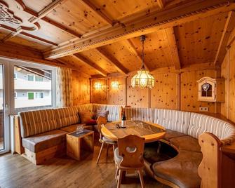 Rustika - Apart & Spa - Breakfast Possibility - 2 Bedrooms - Ehrwald - Comedor