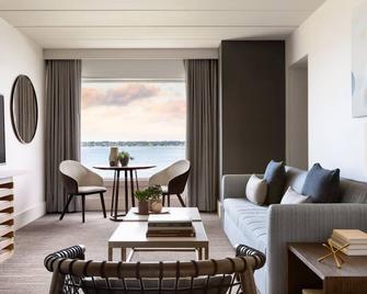 Newport Harbor Island Resort - Newport - Living room