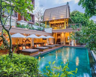 Pandawa All Suite Hotel - North Kuta - בריכה