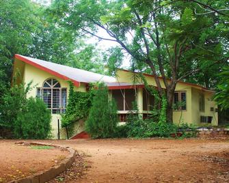 Tripthrill Deccan Farm House - Shamirpet - Будівля