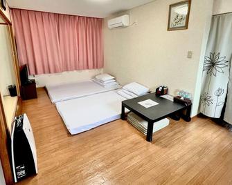 Deluxe family room 12 people same price / Tokushima Tokushima - Tokushima - Makuuhuone