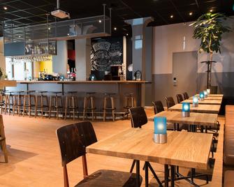 ستاي أوكاي دن هاج - دار ضيافة - لاهاي - بار