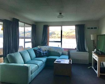 Harbour Side Views - Dunedin - Living room