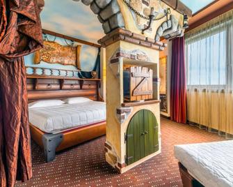 Grand Hotel Mattei - ראבנה - חדר שינה