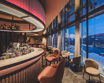 Art Boutique Hotel Monopol - Sankt Moritz - Bar